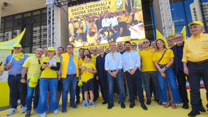 Manifestazione della Coldiretti con i trattori  in Regione contro i cinghiali. Bertinelli: "Sono un problema per agricoltori e cittadini"