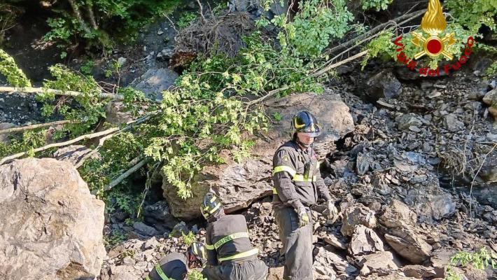 Piacenza, un uomo di  71 anni  sepolto da una frana in Val Aveto. Il corpo trovato dopo ore
