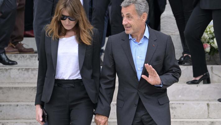 Fondi libici a Sarkozy: Carla Bruni indagata e sotto controllo giudiziario