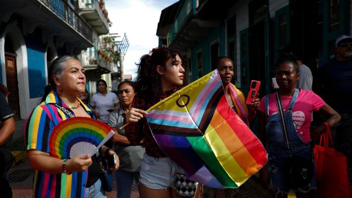 Giornalisti molestati da sconosciuto al Milano Pride
