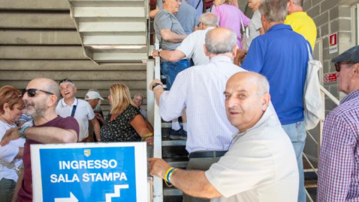 Campagna abbonamenti, continua l'entusiamo crociato anche in mattinata: si va verso "quota 2000"