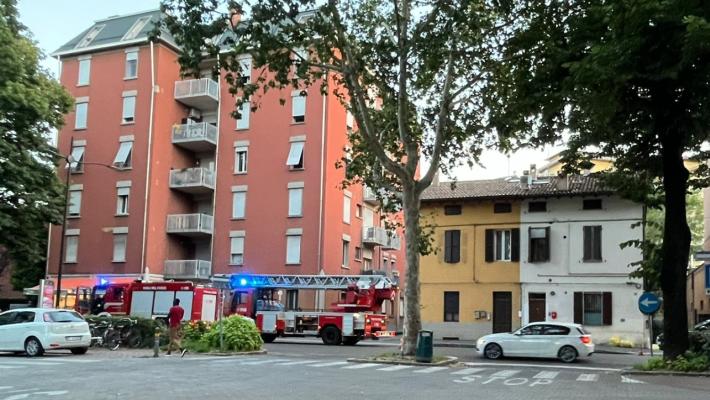 Intervento dei vigili del fuoco e dei carabinieri in Viale dei Mille