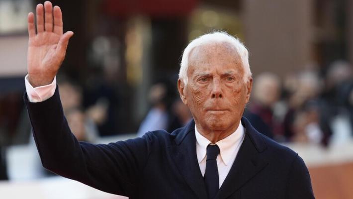 Da Piacenza a Holliwood, Giorgio Armani compie 90 anni di stile e coerenza