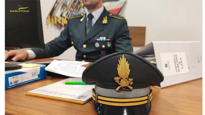 Pensionato in frontiera con 10 milioni di dollari, denunciato