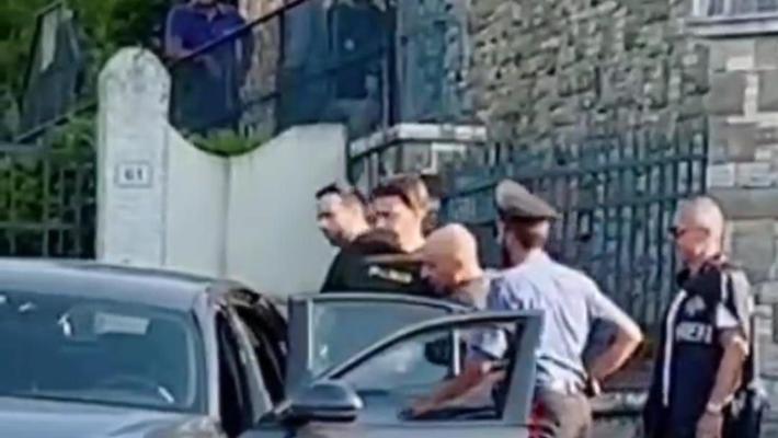 Preso Giacomo Bozzoli, condannato all'ergastolo per la morte dello zio. Era nella sua villa sul Garda nascosto in un cassettone con 50mila euro nel borsello