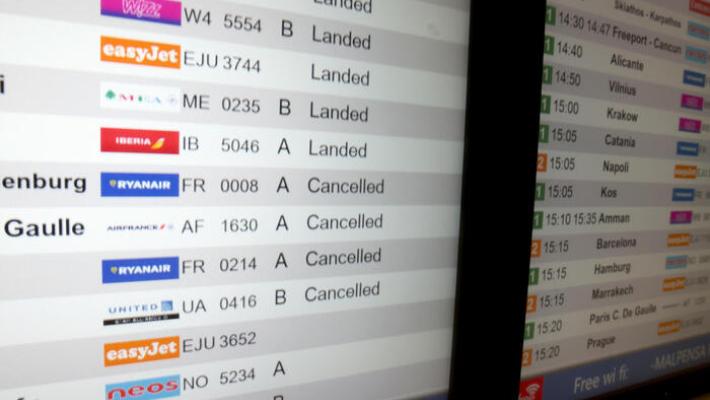 Guasti informatici segnalati in tutto il mondo, aeroporti nel caos