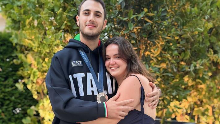 Dopo la medaglia, Federico Nilo Maldini chiede alla fidanzata Carlotta di sposarlo