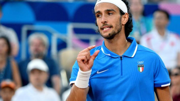 Olimpiadi: Musetti tiene testa a Djokovic, ma è il serbo che va in finale. Contro Alcaraz. Per l'azzurro sfida per il bronzo