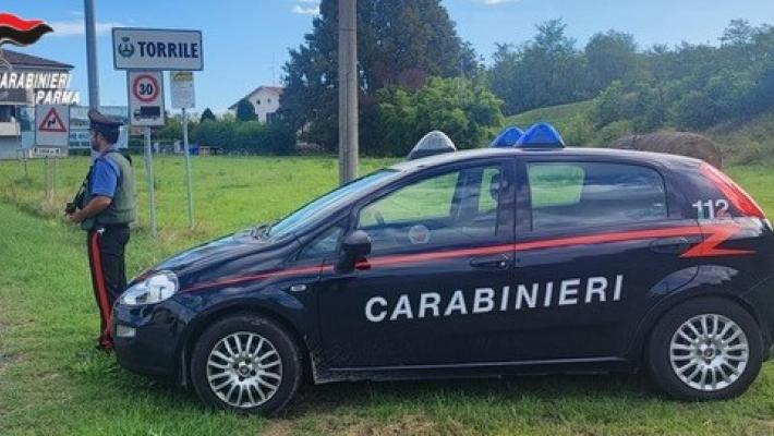 Colorno: sorpreso alla guida con patente revocata, si spaccia per il fratello. Denunciato 47enne italiano