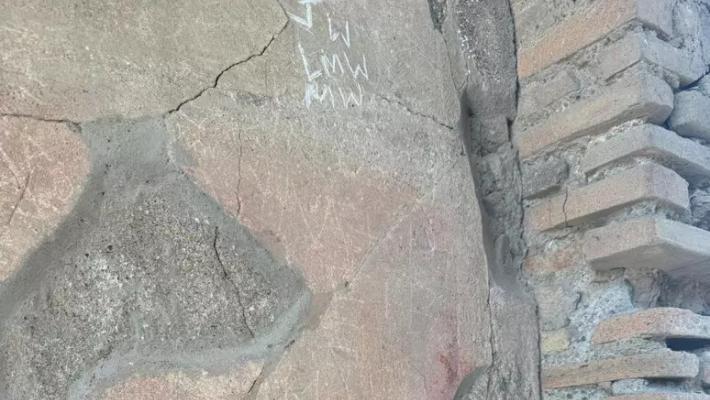 Incide la parete della Casa delle Vestali a Pompei: denunciato