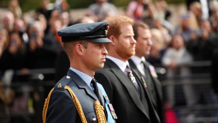 William e Harry al funerale dello zio, ma resta il gelo
