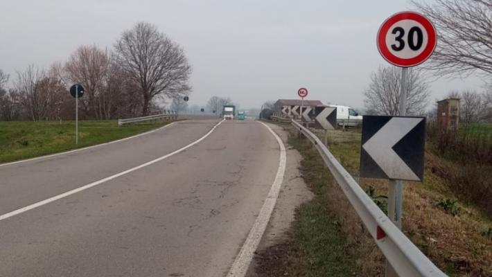 Danno al semaforo sul Rigosa Nuova a Ragazzola
