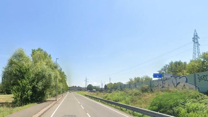 Auto contro un palo in via Caboto: un ferito grave