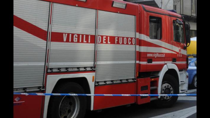 Incendio in un palazzo in via Aleotti: due intossicati 