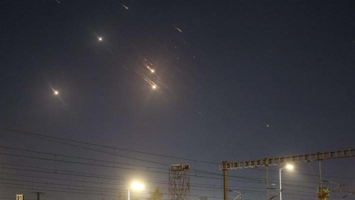 Israele, boato a Tel Aviv. Gli Usa: "L'Iran prepara un attacco imminente con missili balistici"