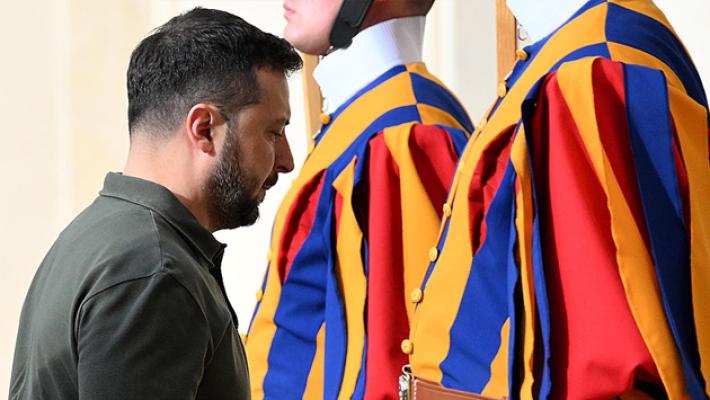 Zelensky: "Meloni donna forte". Berlusconi? "Gli mando vodka"