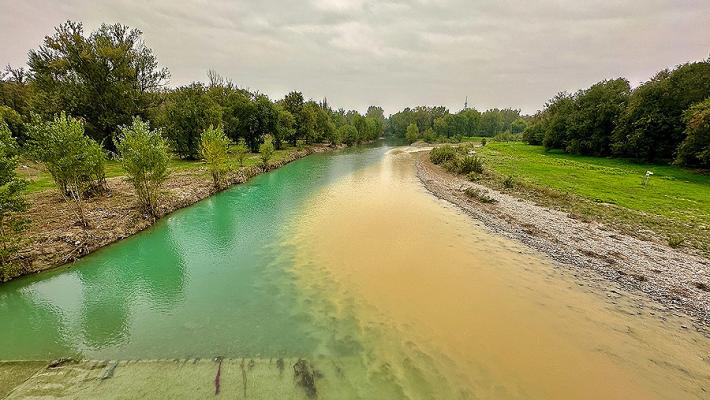 Ponte Italia: l’acqua della Parma bicolore