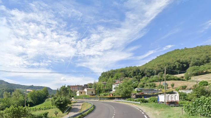 Auto fuori strada sulla Massese: un ferito
