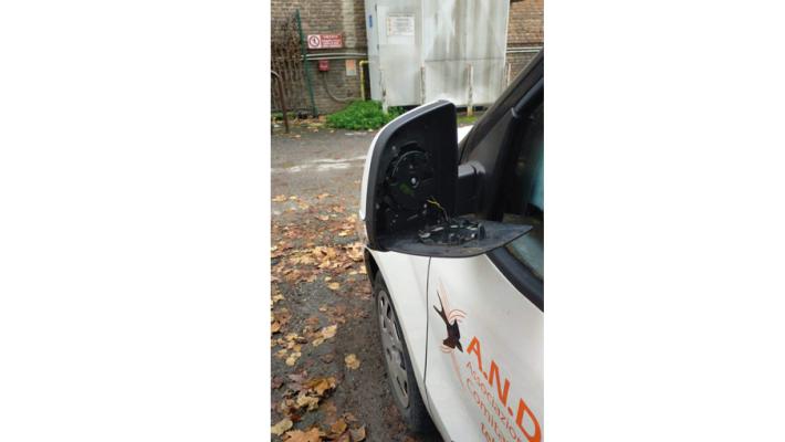 Fidenza, rotti gli specchietti all'auto per il trasporto oncologico