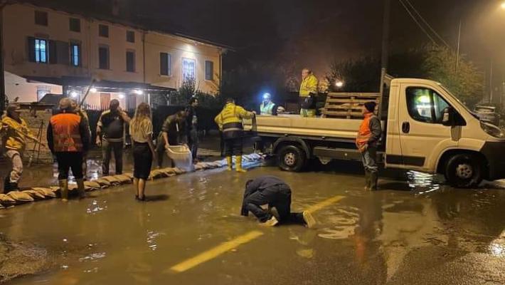 Emergenza nella notte a Colorno per rottura dell'argine