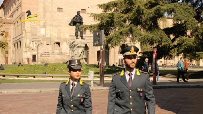Guardia di finanza parma: ‘’compro oro’’ abusivo - sequestrati orologi di lusso e gioielli per un valore di oltre 700.000 euro