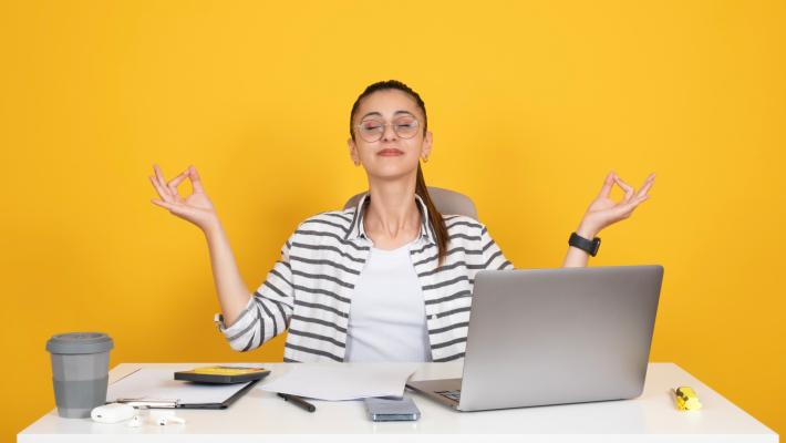 Meno stressati, monitorare lo stress lavoro-correlato: da Parma parte il progetto di  un'app per  dipendenti  e aziende 