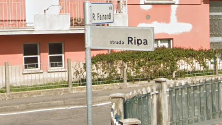 Cade da due metri in un cantiere: gravissimo un operaio a Gaiano