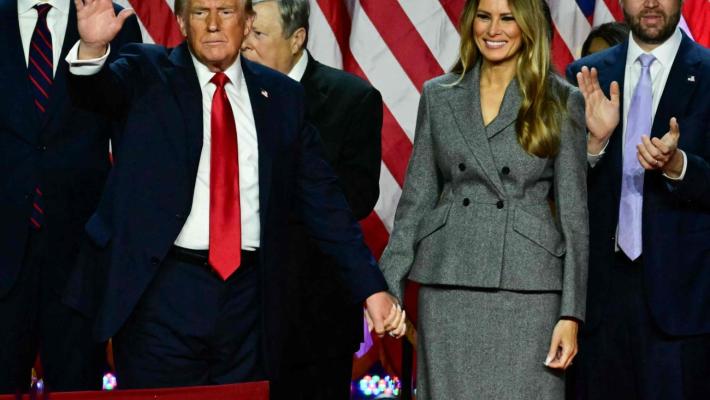 E... subito gli occhi puntati sul primo tailleur da first lady di Melania 