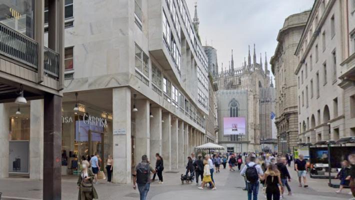 Domato l'incendio in Corso Vittorio Emanuele,a due passi dal duomo,  a Milano