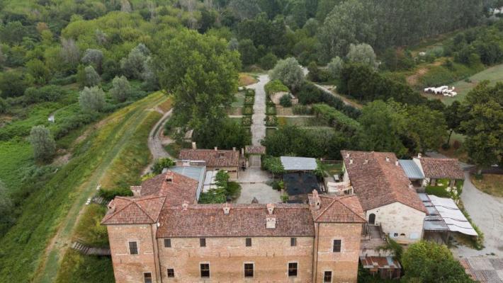 Incendio all'Antica Corte Pallavicina risolto  senza gravi conseguenze. La famiglia Spigaroli: "Ringraziamo di cuore i vigili del fuoco, le forze dell’ordine e tutti quelli che ci sono stati vicini"