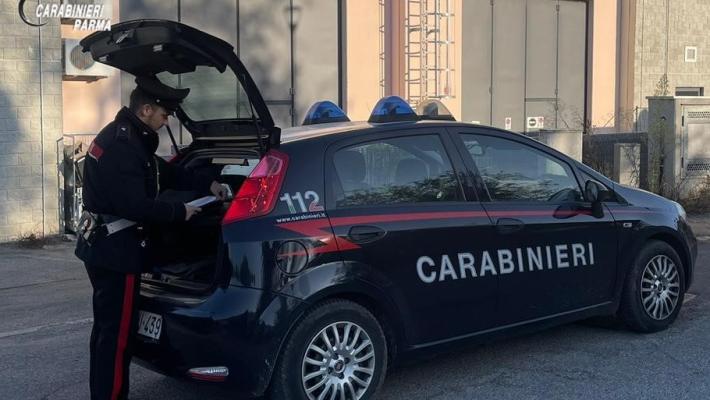 Fornovo di taro: durante la pausa pranzo ruba i soldi dai distributori di bevande e snack forzandone la cassa. Denunciato 52enne pregiudicato