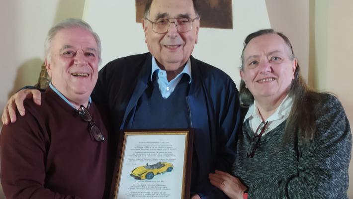 Gli auguri all'ingegnere arrivano in dialetto - Il testo della poesia e la traduzione (Enrico Maletti e la moglie Cristina)