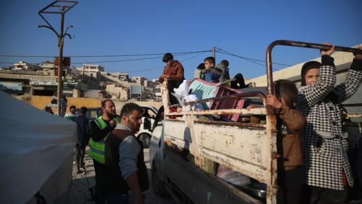Media, decine di migliaia di civili in fuga da Aleppo