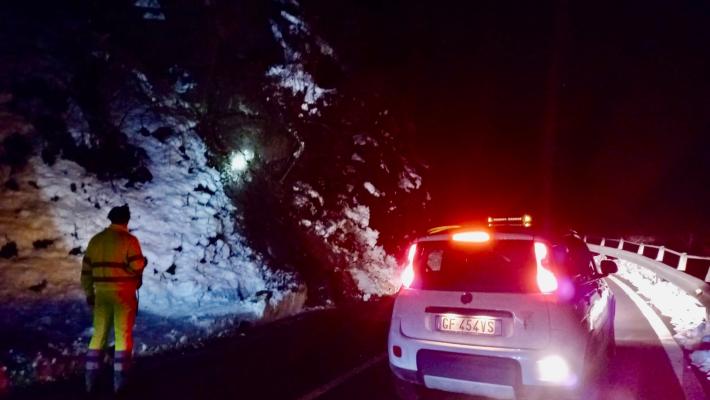  Pericolo di caduta massi., chiusa la strada Provinciale 13 di Corniglio