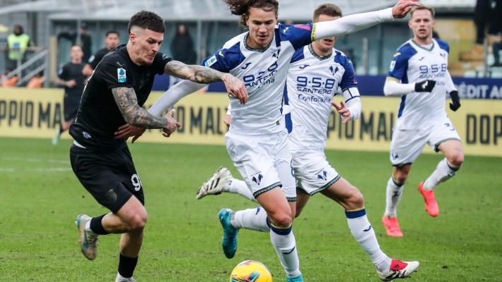 Occasione Man, fuori. 71' Parma-Verona 1-2