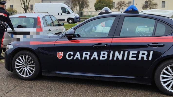Parma: assaltano il distributore automatico di bevande di un supermercato e rubano le monetine contenute all'interno. Identificati e denunciati dai carabinieri 