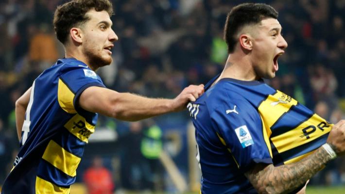 Pazzesco Parma, Valenti regala all'ultimo tocco tre punti importantissimi: Parma-Monza 2-1. Pecchia: "Partita folle, ma siamo stati premiati" - Risultati e classifica