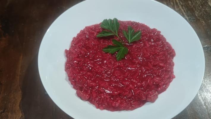 Colorato risotto di rapa rossa