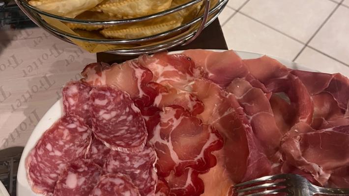 Trotter ristorante, tigelle e torta fritta con il lambrusco ecco i sapori di casa