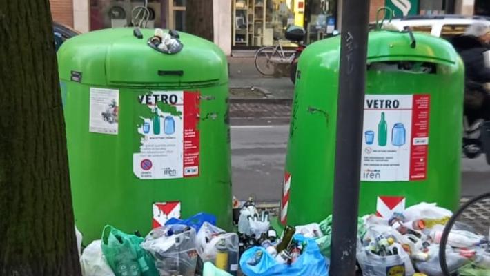 Raccolta differenziata in via spezia