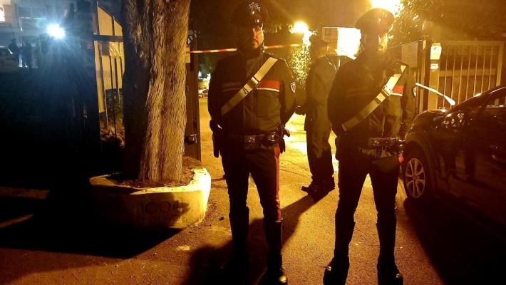 Spara 10 colpi ai ladri in azione, ne uccide uno: vigilante indagato