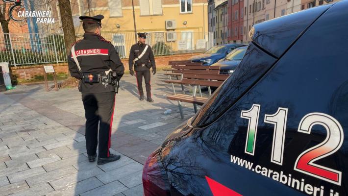 Parma: compie atti osceni vicino ad un istituto scolastico. Denunciato 50enne italiano