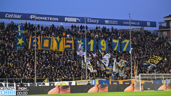 Finisce il primo tempo, magia su punizione di Soulè e Leoni espulso: la partita è in salita