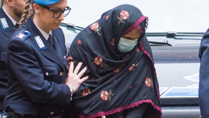 Omicidio di Saman, processo d'appello: la madre Nazia Shaheen per la prima volta in tribunale dopo l’estradizione 