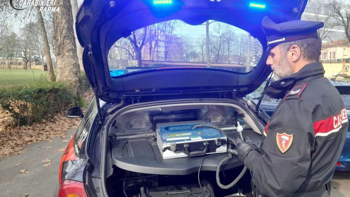 Parma: scontro fra due auto, entrambi i conducenti sono risultati positivi all’alcol test. Due persone denunciate e patenti ritirate. 