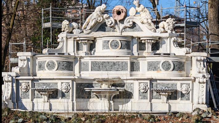 La fontana del Trianon... "spacchettata"
