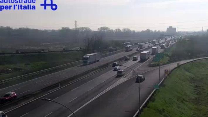A1, maxitamponamento all'altezza di Reggio Emilia: code e soccorsi in azione
