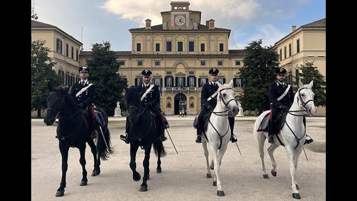 Le pattuglie a cavallo dei carabinieri tornano in città per vigilare il centro storico e le aree verdi