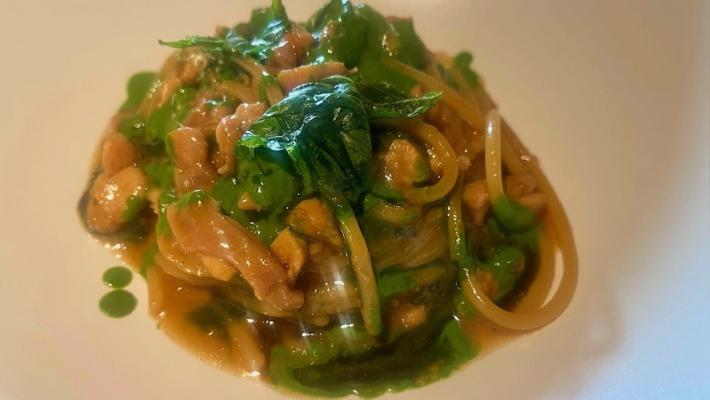 Spaghettone coniglio e cime di rapa