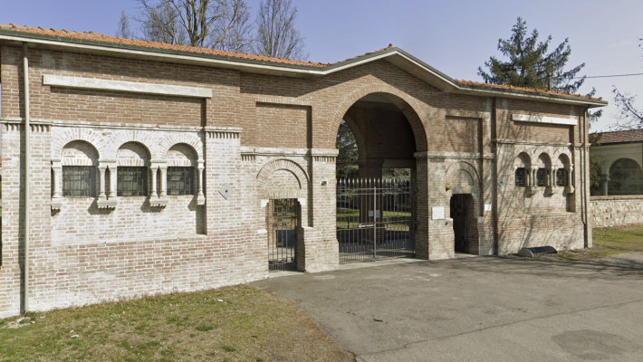 In un cimitero targa per caduti di Salò, polemiche nel Parmense